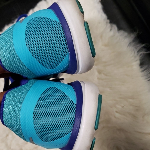 Women's Nike shoes 61/2 - Picture 4 of 7